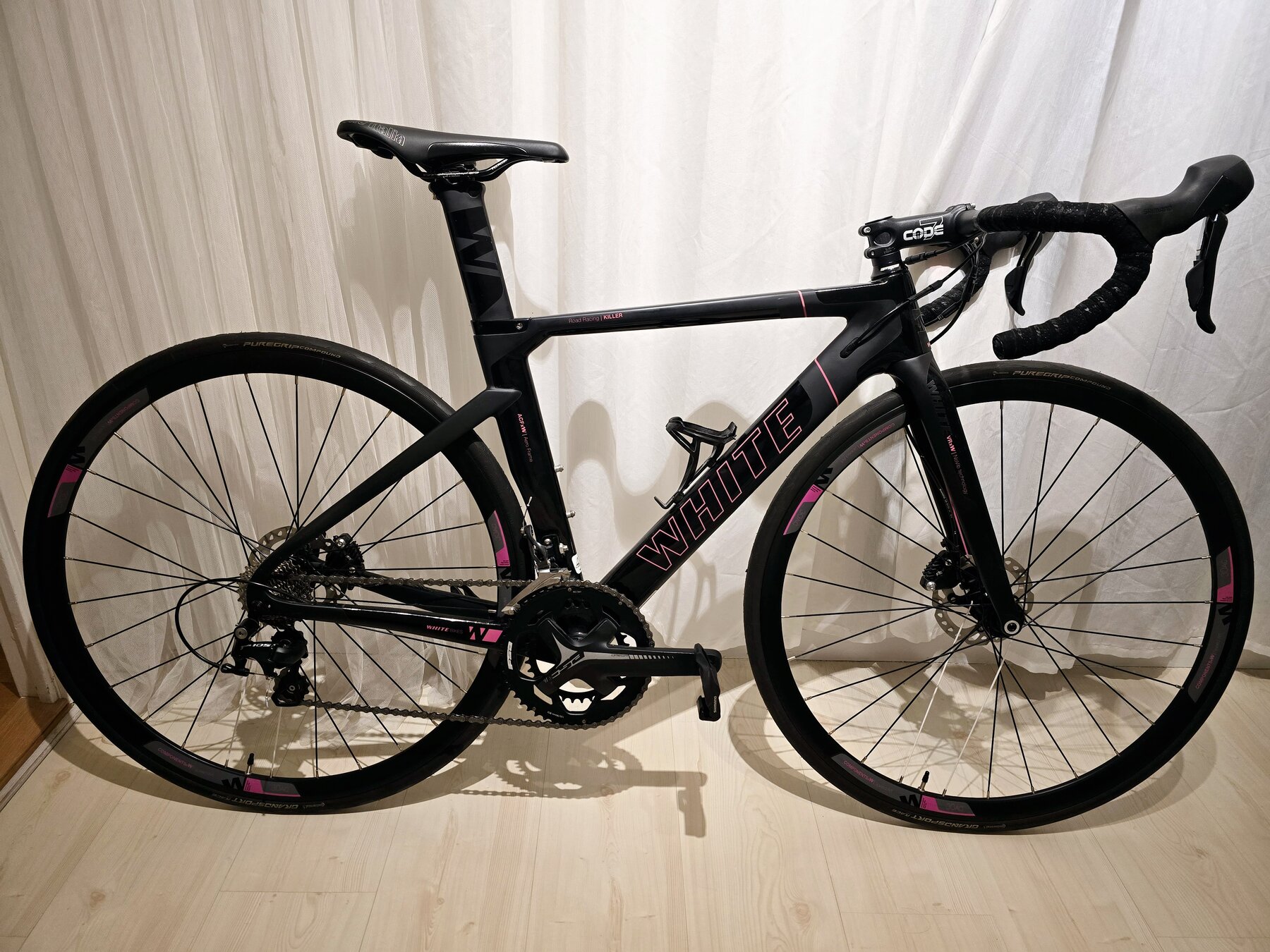Säljes: Nyskick Kolfiberracer White Killer Ane - Dammodell 160-170 ...