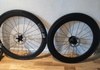 Hjulpar DT Swiss ERC 1400 (45mm) fram och Cannondale Hollowgram RS64 bak, med XDR-body Hjul säljes