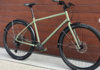Hybrid / Flatbar gravel Kona Dr Dew 2026 - Kromoly-stålram Hybrid / Standard säljes