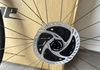 Dt Swiss hjul, med nya schwalbe one 28mm däck och skivor. Hjul säljes