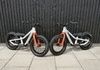 Två stycken Commencal ramones 14" springcyklar med broms.