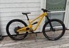 YT Jeffsy Primus 26 tum (2025) - Heldämpad premium - MTB för junior