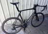 Trek Madone SL 6 Gen 8 XL – Shimano 105 Di2 – Aeolus kolfiberhjul Racercykel / Landsväg säljes