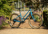 Ny hybrid / äventyrcykel Marin Larkspur 1 2026 - Chromolystål-ram
