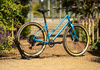Ny hybrid / äventyrcykel Marin Larkspur 1 2026 - Chromolystål-ram Cross / Gravel säljes