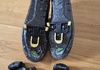 Cykelskor Q36.5 stlk 43 samt pedaler Shimano Skor säljes