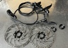 SHIMANO Skivbromsar med 4-kolvs ok och 203mm Bromsskivor 
