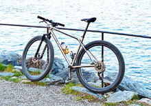 Helstel 29-tums gravel MTB i Titan. Värsting, värsting.