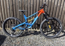 YT Capra CF3 Mullet - Öhlins, trådlösa växlar mm. NYSKICK