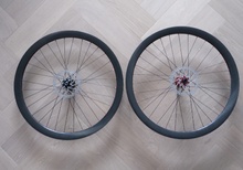 Fina kolfiberhjul med SON dynamo och Hope nav