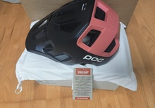 Oanvänd POC kortal hjälm (L)