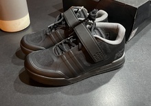 Oanvända RC enduro skor 