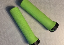 Lock on grips / handtag