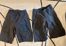Två par mtb-shorts med fast innerbyxa för barn ca 10-13 år