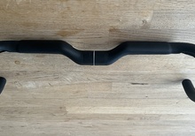 Nytt 42 cm gravelstyre i kolfiber med 20 mm rise 