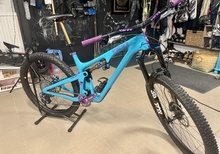 MYCKET påkostad Custombyggd YETI SB 130 Large med AXS