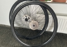 Fint paket! Bontrager Paradigm SL hjulset (12-delat) med GP5000 S TR däck och styre