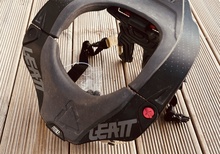 LEATT 5,5 neck brace, Small/Medium