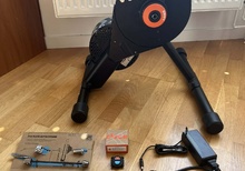 Wahoo KICKR CORE Cykeltrainer med Zwift Cog och digitala växlar