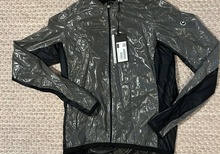 NY / OANVÄND Assos UMA GT Clima EVO reflekterande vindjacka grå dam