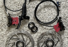 SRAM Level Silver Stealth 4-Piston + Sram HS2 Rotor 180/160mm - 13timmar!!