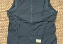 RAPHA Women's Pro Team Lightweight Gilet Dusted Blue/White, Large. Dam vindväst Ny / oanvänd   Larg