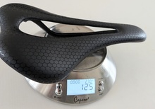 Carbon sadel