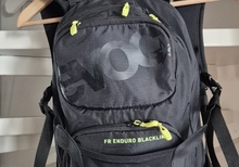 Enduro Blackline med ryggskydd