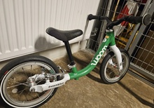 Voom 1 12", lätt balanscykel med handbroms