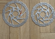 Skivbromsar, bromsklossar och 27.5 slangar