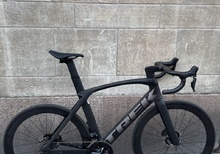 TREK Madone SLR 9, Dura-Ace komponenter. (Endast rullat 100km)