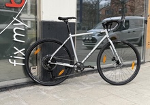 Lanseringserbjudande Gravel Kona Rove 2026 - cromolystålram, hydrauliska bromsar