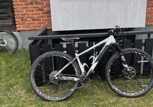 Cube Reaction C:62 Race 29” – Strl M– 2020 – Kolfiber hardtail