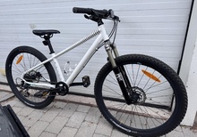 White CX260 inkl. Manitou R7 luftgaffel 26”