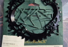 Oanvänt Absolute Black Oval 104bcd 36t 1x N/W