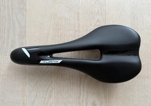 Ny sadel PRO Turnix AF Svart Carbon