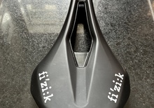 Fizik Argo Vento R5 140 mm cykelsadel svart