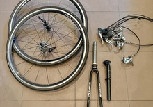 Prylar från skrotad cykel skänkes mot avhämtning