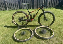 Scott Spark RC 900 World Cup med dubbla hjulset.