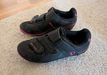Pearl izumi skor storlek 37