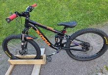 Kona Stinky 24 tum heldämpad cykel/MTB