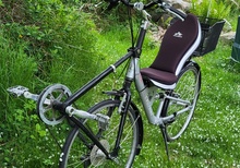 Framhjulsdriven tvåhjulig liggcykel