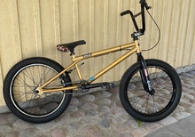 Custom BMX – GT ram, guld-lack, uppgraderade delar