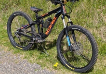 Kona Stinky 24", barn-DH med dropper