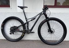 Specialized Era Expert carbon heldämpad mtb till salu.