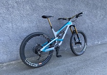 YT Capra CF Pro Race