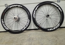 ZIPP 303, kompletta hjul med tubdäck, kassett och bromsskivor