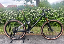 YT Izzo PRO Race Downcountry 