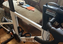 Zwift Ride + Wahoo Kickr Core – nyskick
