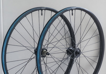 Helt nya SUNringle Trail 329 wheelset 29" Shimano Microspline. Avplockade en YT Izzo.
